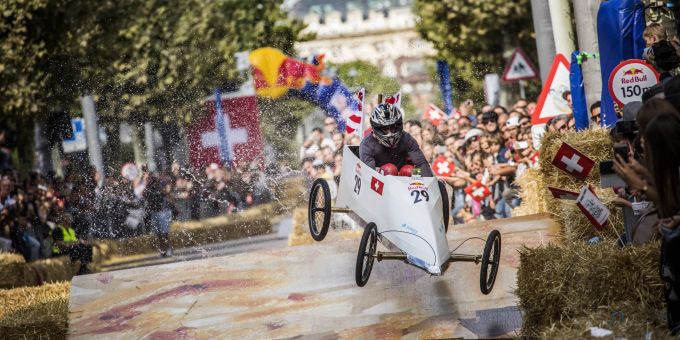 Am 27. August findet in Bern das Red Bull Seifenkistenrennen statt. red bull seifenkistenrennen