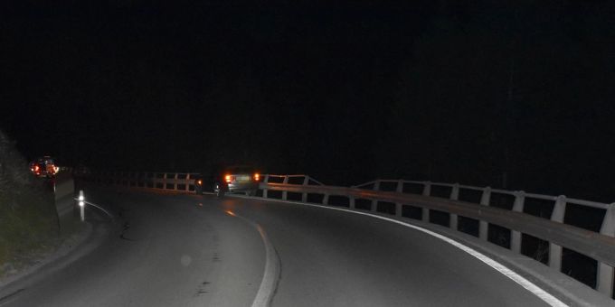 Über ein Promille - Autofahrer prallt in Lantsch GR gegen Leitplanke