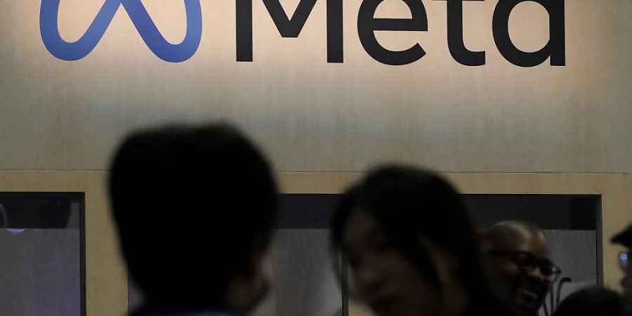 Das Werbegeschäft beim Facebook-Konzern Meta kommt wieder deutlich in Schwung. Der Umsatz wuchs im vergangenen Quartal um elf Prozent auf knapp 32 Milliarden Dollar. (Archivbild)