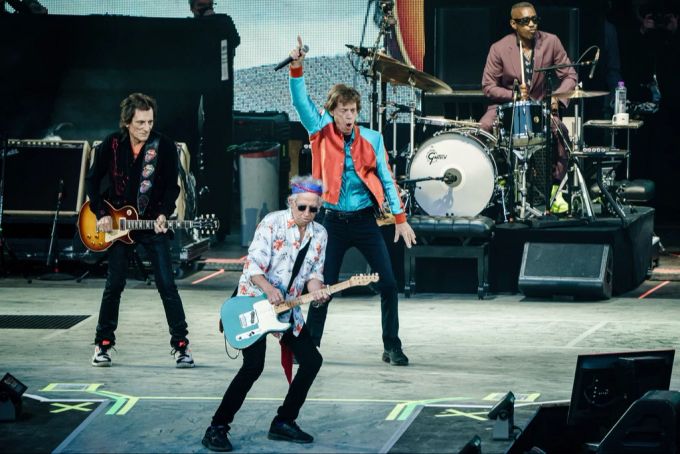 Gitarrist Ronnie Wood, Gitarrist Keith Richards, Leadsänger Mick Jagger und Schlagzeuger Steve Jordan auf der Waldbühne, 2022. (Archivbild) mick jagger rolling stones