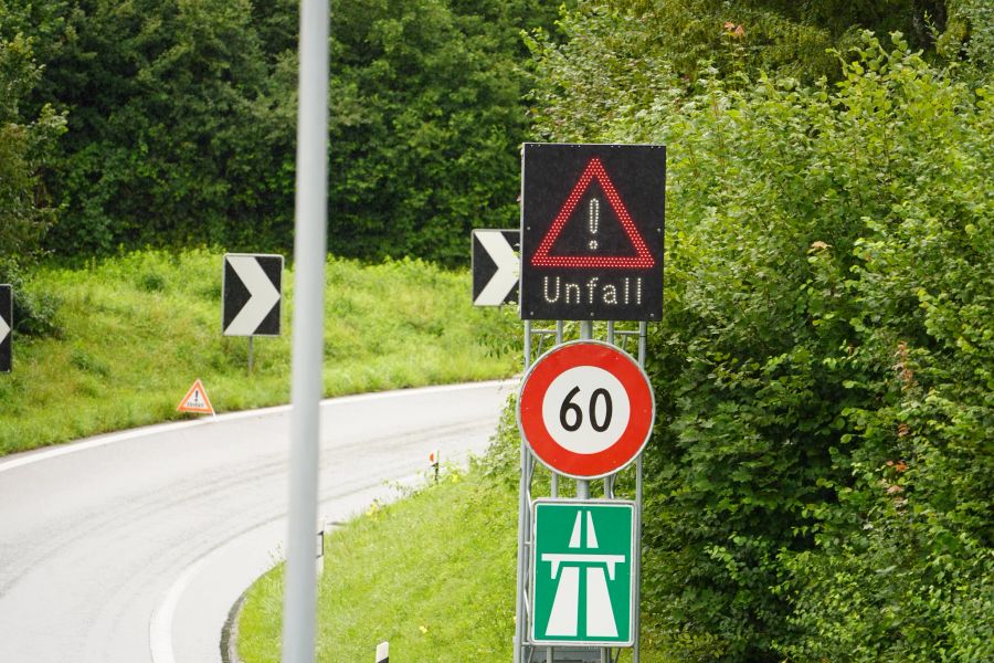Immerhin: Die Fahrerin überstand den Crash unverletzt.