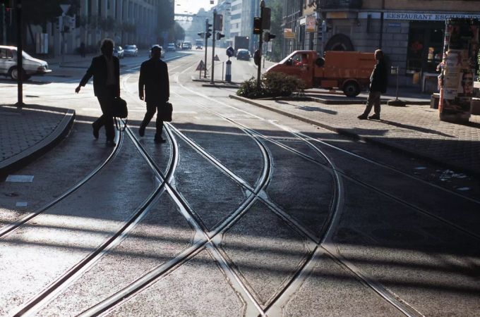 Gerade an bei Kreuzungen der Gleise ist die Gefahr für Velofahrer gross. Velo Tram Kreuzung