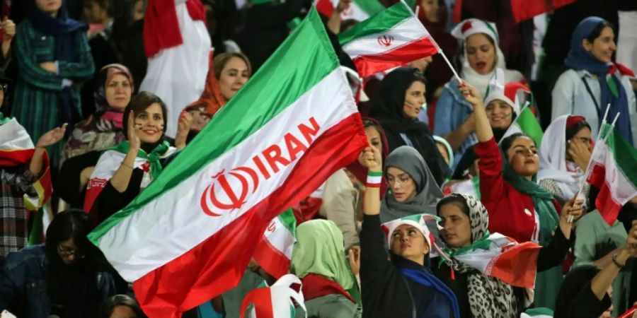 Iranische Frauen beim Fussballspiel