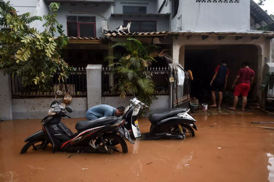 überschwemmungen indonesien