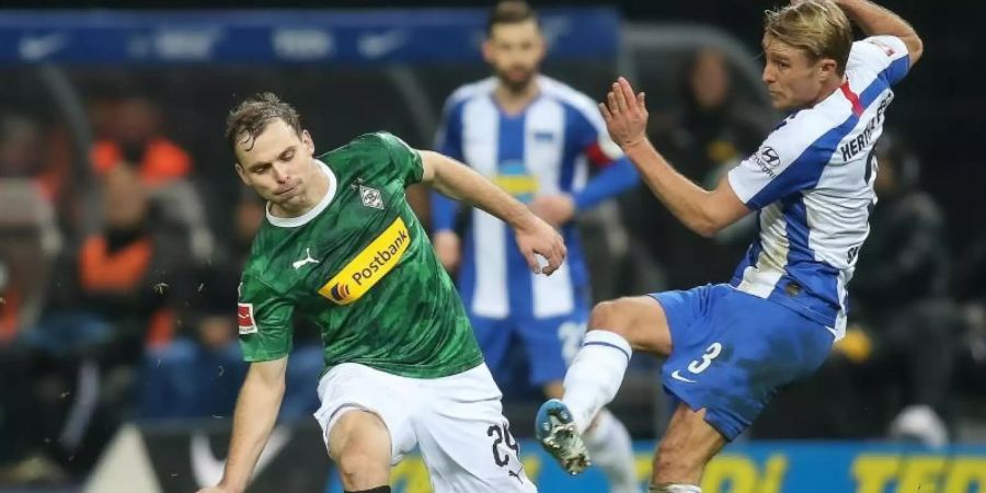 Fühlt sich bei Borussia Mönchengladbach wohl: Tony Jantschke (l). Foto: Andreas Gora/dpa