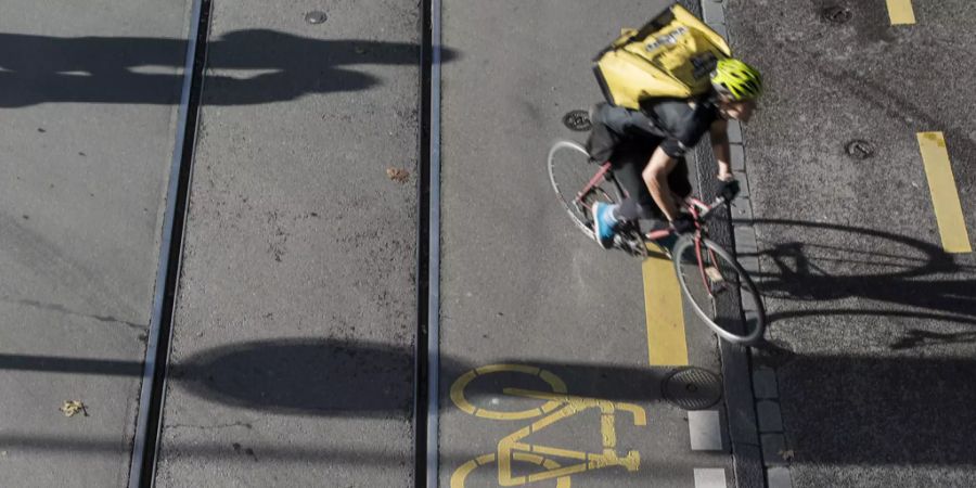 velostreifen velofahrer