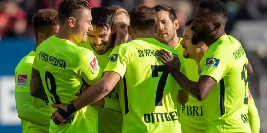 Der SV Wehen Wiesbaden besiegte den 1. FC Nürnberg mit 2:0. Foto: Daniel Karmann/dpa
