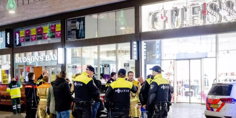 Im Zentrum von Den Haag hat ein Mann mit einem Messer um sich gestochen und drei Menschen verletzt. Foto: Sem Van Der Wal/ANP/dpa