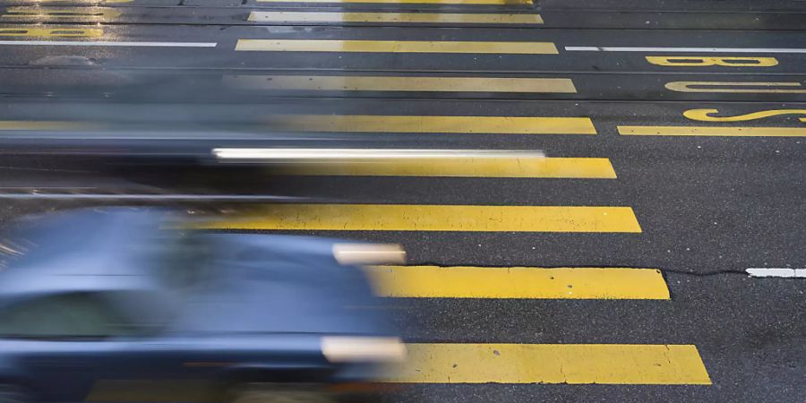 Wegen schlechter Sicht- und Witterungsverhältnisse ruft die Polizei alle Verkehrsteilnehmer zu besonderer Vorsicht auf. (Symbolbild)
