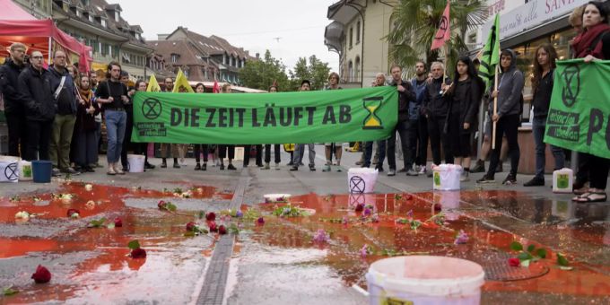 Am Sonntag - Extinction Rebellion störte den Weihnachts-Einkauf in Bern