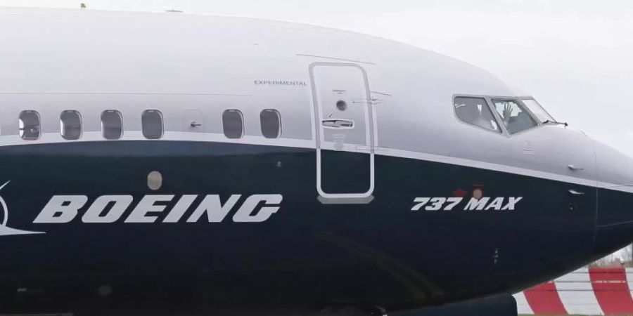 Zwei Abstürze des Flugzeugtyps 737 Max haben Boeing innerhalb weniger Monate in eine tiefe Krise gestürzt. Foto: Ted S. Warren/AP/dpa