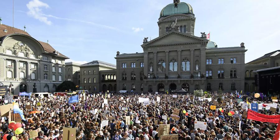 Unter den Wählerinnen und Wählern der Grünen sind viele, die an den letzten Wahlen 2015 nicht teilgenommen haben. Zu ihrer Mobilisierung trugen wohl auch die Klimademonstrationen bei. (Archivbild)