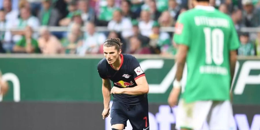 Leipzigs Marcel Sabitzer (l) erzielt mit einem Freistoss das 2:0 gegen Werder Bremen. Foto: Carmen Jaspersen