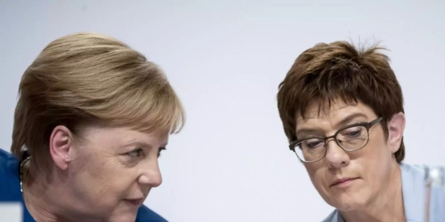 Merkel und Kramp-Karrenbauer