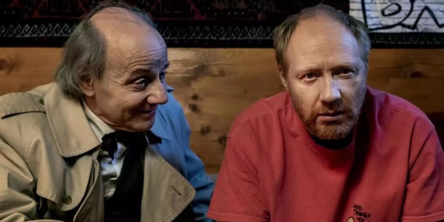 Egon (Nikolaus Paryla, l) und Franz (Simon Schwarz) in «Das Glück ist ein Vogerl». Foto: Stefanie Leo/BR/ORF/Allegro Film/dpa