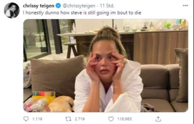 Chrissy Teigen schläft beim TV-Schauen fast ein. heidi klum