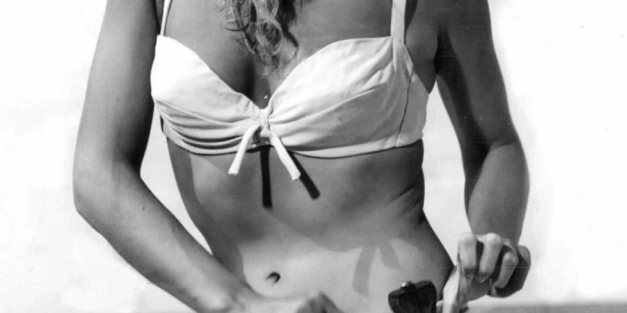 Nur ganz wenig Stoff hat die Schauspielerin Ursula Andress berühmt gemacht. Foto: UPI/A0001_UPI/dpa