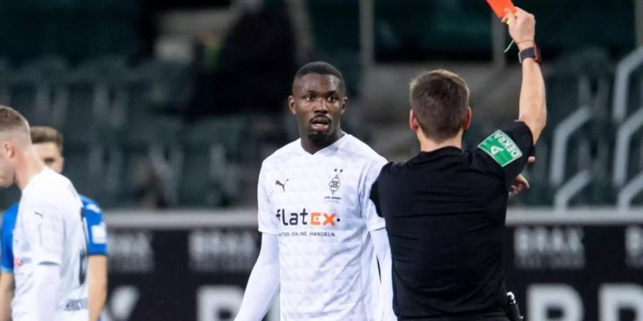 Reist nach seiner Roten Karte gegen Hoffenheim nicht mit Gladbach nach Elversberg: Marcus Thuram. Foto: Marius Becker/dpa-Pool/dpa