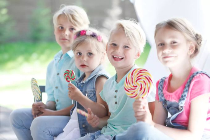 Süssigkeit in kleinen Mengen sind erlaubt. Kinder Süsses