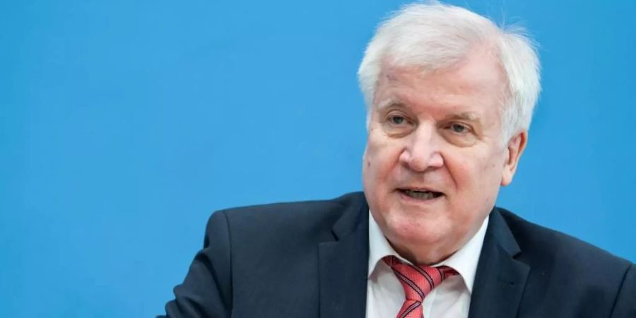 Plant nun doch höhere Hürden für die Umwandlung von Miet- in Eigentumswohnungen: undesbauminister Horst Seehofer. Foto: Bernd von Jutrczenka/dpa Pool/dpa