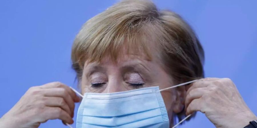 Kanzlerin Angela Merkel appelliert an die Bevölkerung : "Es kommt weiter auf jeden und jede einzelne an.". Foto: Odd Andersen/AFP/POOL/dpa