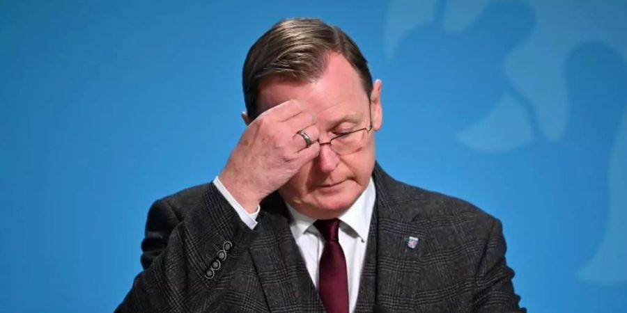 Der Mittelfinger, den Thüringens Ministerpräsident Bodo Ramelow im Landtag einem AfD-Abgeordneten gezeigt hat, sorgt weiter für Wirbel. Foto: Martin Schutt/dpa-Zentralbild/dpa