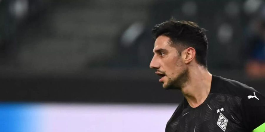 Gladbachs Kapitän Lars Stindl geht voran und ist zudem einmal mehr Matchwinner seines Teams. Foto: Federico Gambarini/dpa