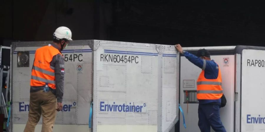 Container mit Corona-Impfstoff