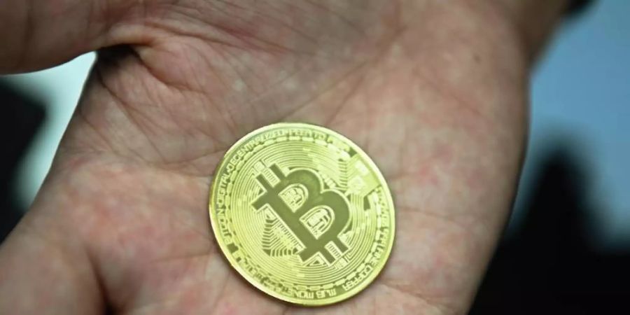 Kurz vor dem Jahreswechsel ist der Bitcoin erstmals über 29.000 US-Dollar gestiegen. Foto: Nicolas Armer/dpa