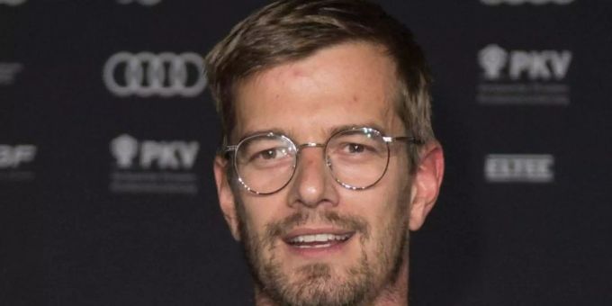 Joko Winterscheidt hält seine Beziehung aus der Öffentlichkeit. Joko Winterscheidt
