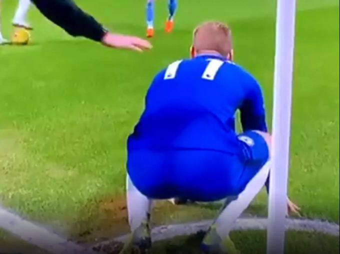 Timo Werner verletzt sich bei der Ausführung eines Corners. Timo Werner