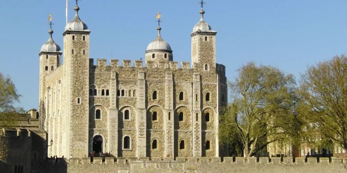 Der Tower of London muss von mindestens sechs Raben bewacht werden. (Symbolbild) Tower of London
