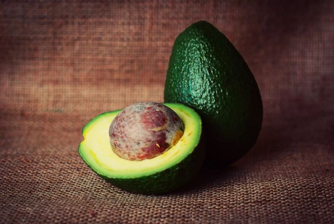 Die Avocado wird in letzter Zeit immer beliebter. avocado