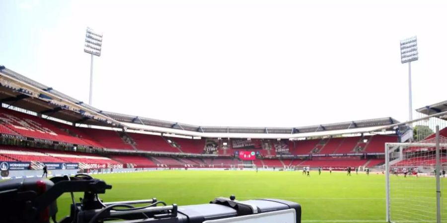 Die Einnahmen aus den Medien-Verträgen sind für die Fussball-Bundesligisten überlebenswichtig, doch sie sinken. Foto: Alexander Hassenstein/getty/Pool/dpa