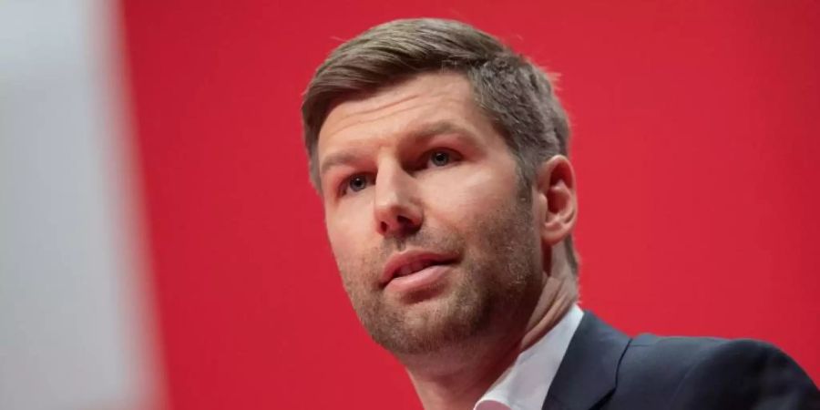 Setzt sich zur Wehr: VfB-Vorstandsboss Thomas Hitzlsperger. Foto: Tom Weller/dpa