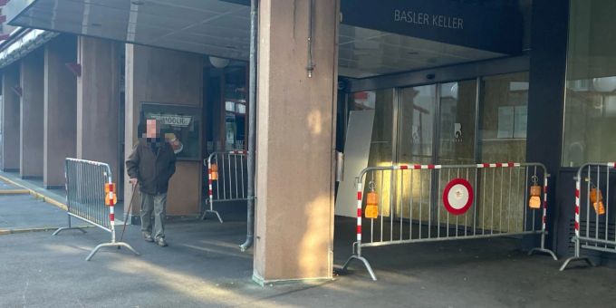 Eingangsbereich des Hotels. Wie die Verwaltung beurteilt, sollen «äusserliche Einflüsse» der Grund für den Vorfall sein. Basel