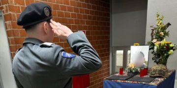 Verstorbener Rekrut Zwillingsbruder Abschied