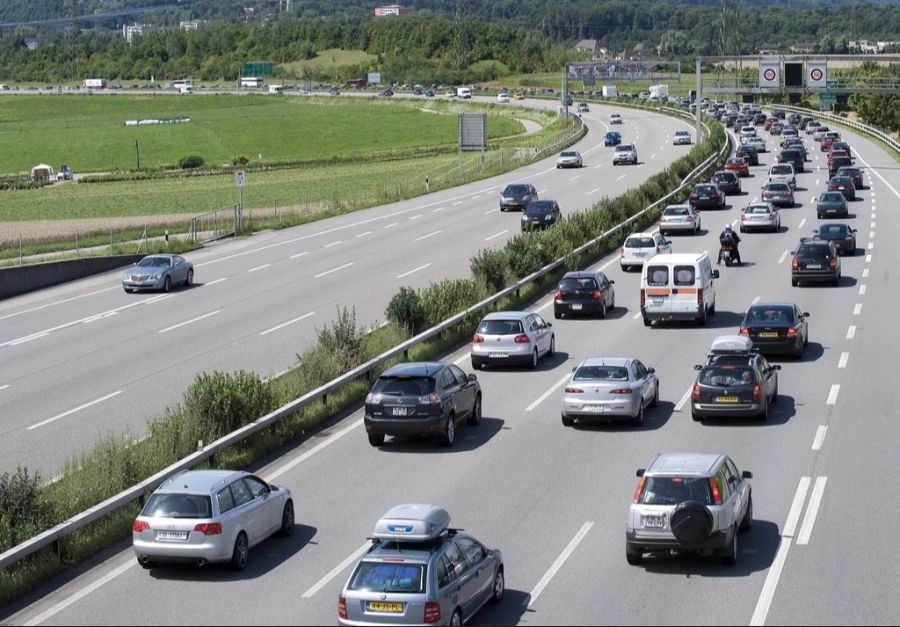 Die A1 soll zwischen Schönbühl BE und Kirchberg BE ausgebaut werden. In 20 Jahren vermehrte sich hier der Verkehr um 17 Prozent.