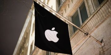 Apple Fahne an Haus