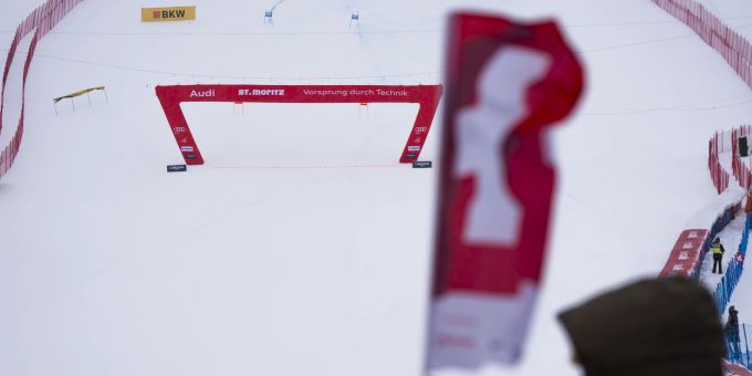 Bei starkem Wind und schlechter Sicht war der Super-G in St. Moritz nicht zu retten. Super-G St. Moritz Absage