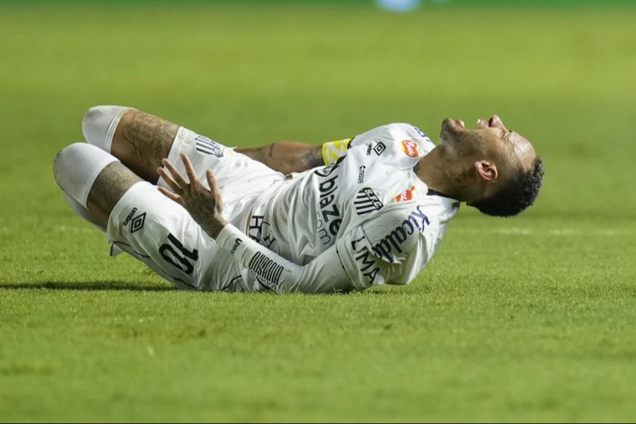 Neymar fehlt bei Santos wegen Oberschenkelproblemen.