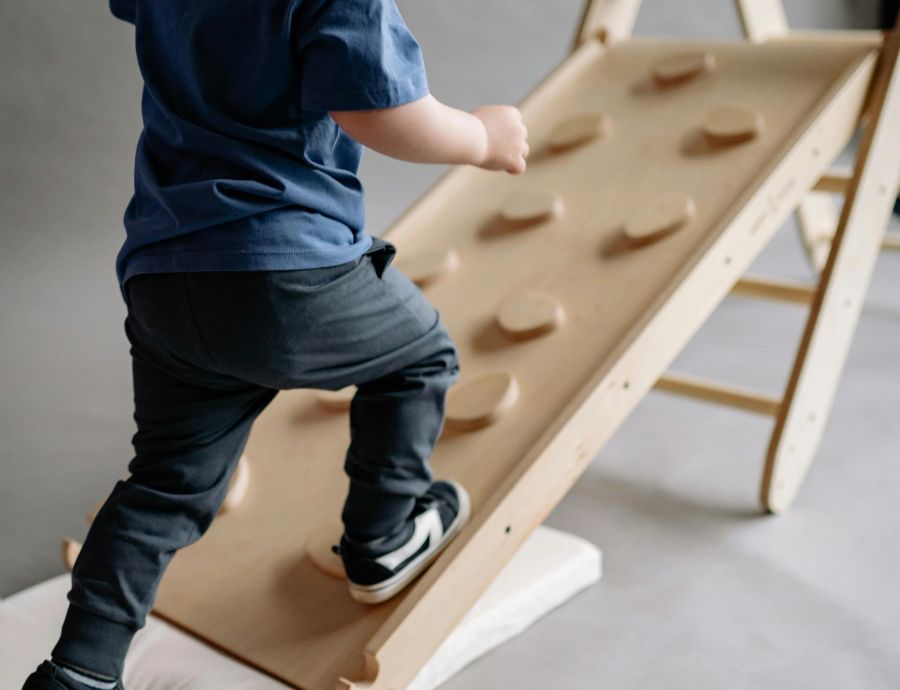 Einige Kinder können demnach noch keine Treppen steigen, wenn sie eingeschult werden. (Symbolbild)