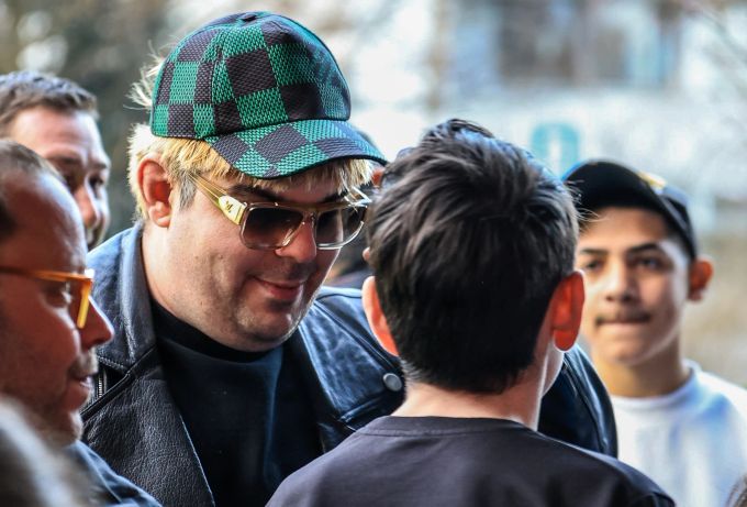 Influencer Steve Merson hatte für die Eröffnung des Dönerladens geworfen. (Archivbild) steve merson