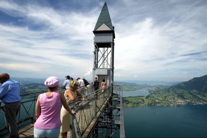 Der Hammetschwand-Lift führt vom Vierwaldstättersee auf den Bürgenstock. Hammetschwand Lift