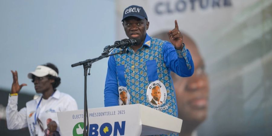 Übergangspräsident General Nguema