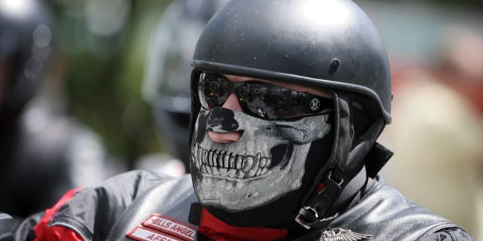 Zwischen Hells Angels und ehemaligen Bandidos-Mitgliedern tobt ein Rockerkrieg in NRW. (Symbolbild) Rocker Krieg eskaliert Symbolbild