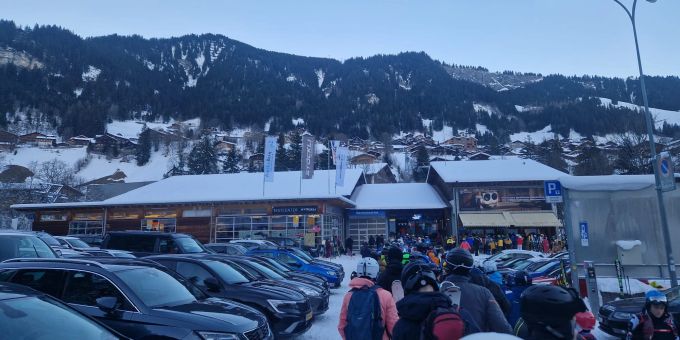 Wer am Freitagmorgen von Adelboden aus via Silleren-Bahn auf die Piste wollte, brauchte viel Geduld. Adelboden Silleren-Bahn