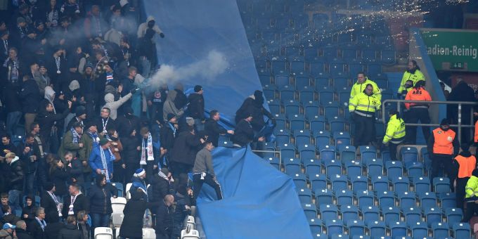 Der Kontrollausschuss des DFB hat ein Ermittlungsverfahren gegen Hansa Rostock und Dynamo Dresden eingeleitet. DFB