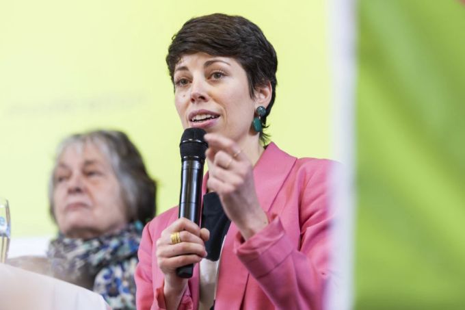 Lisa Mazzone, Präsidentin der Grünen, lobt Migration und verteidigt Flüchtlingsrechte. Bundesrat