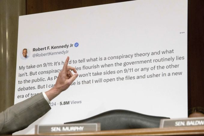 Auch zu den Attentaten vom 11. September 2001 teilt der designierte Gesundheitsminister kontroverse Ansichten. Robert F. Kennedy Anhörung